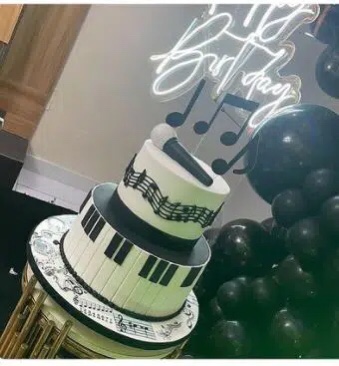 ‘Icons can never be your mate’ Reactions as fans surprise Laycon with expensive gifts on his 28th birthday (photos)