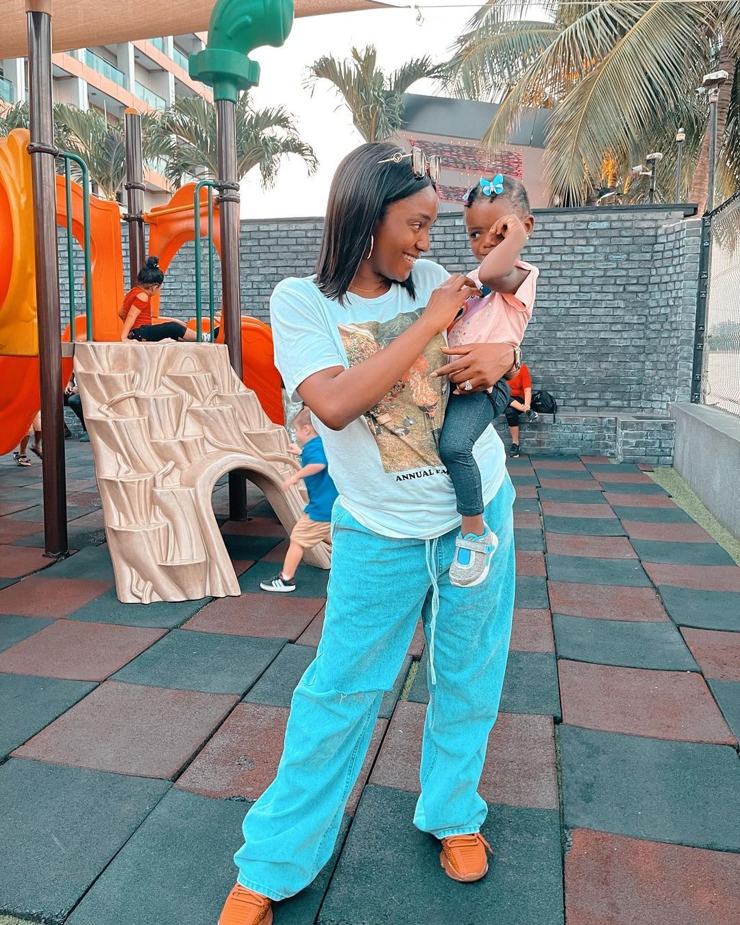 Singer, Simi reveal what happened the first ten minutes after she gave birth her first child