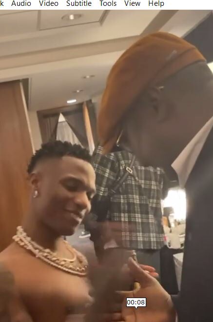 Joyous moment Wizkid met Obi Cubana in London, hugged and thanked him for attending his concert (Video)