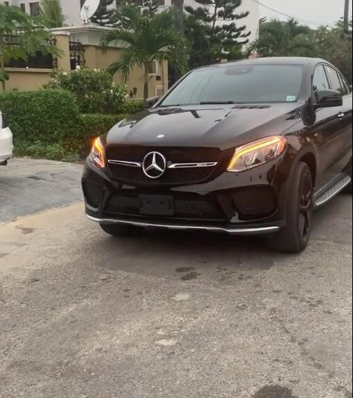 Singer, Peruzzi buys a Mercedes Benz as birthday gift (video)