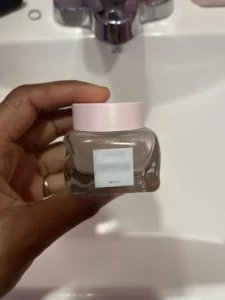 “It works, see the glow” – Lady declares after rubbing friend’s sp3rm on her face; says she won’t have to buy expensive creams again (video)