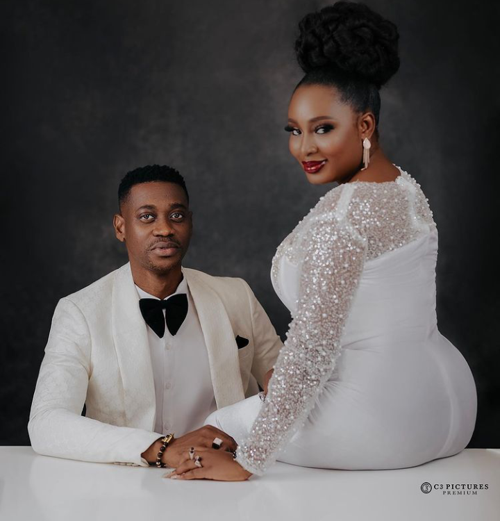 “She’s a good wife” – Fans Praise Actress Mo Bimpe As She Knee Down To Present Her Birthday Gift To Her Husband Lateef Adedimeji On His Birthday (Video)