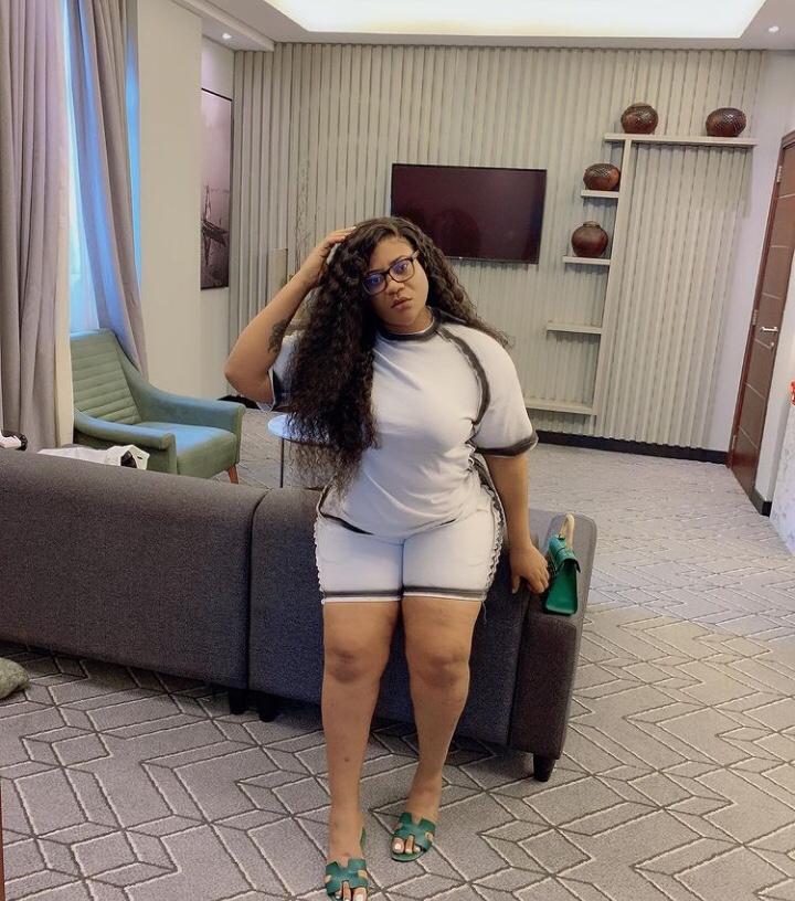 Davido gave me a peck and hug tonight. I love you David – Nkechi Blessing exclaims