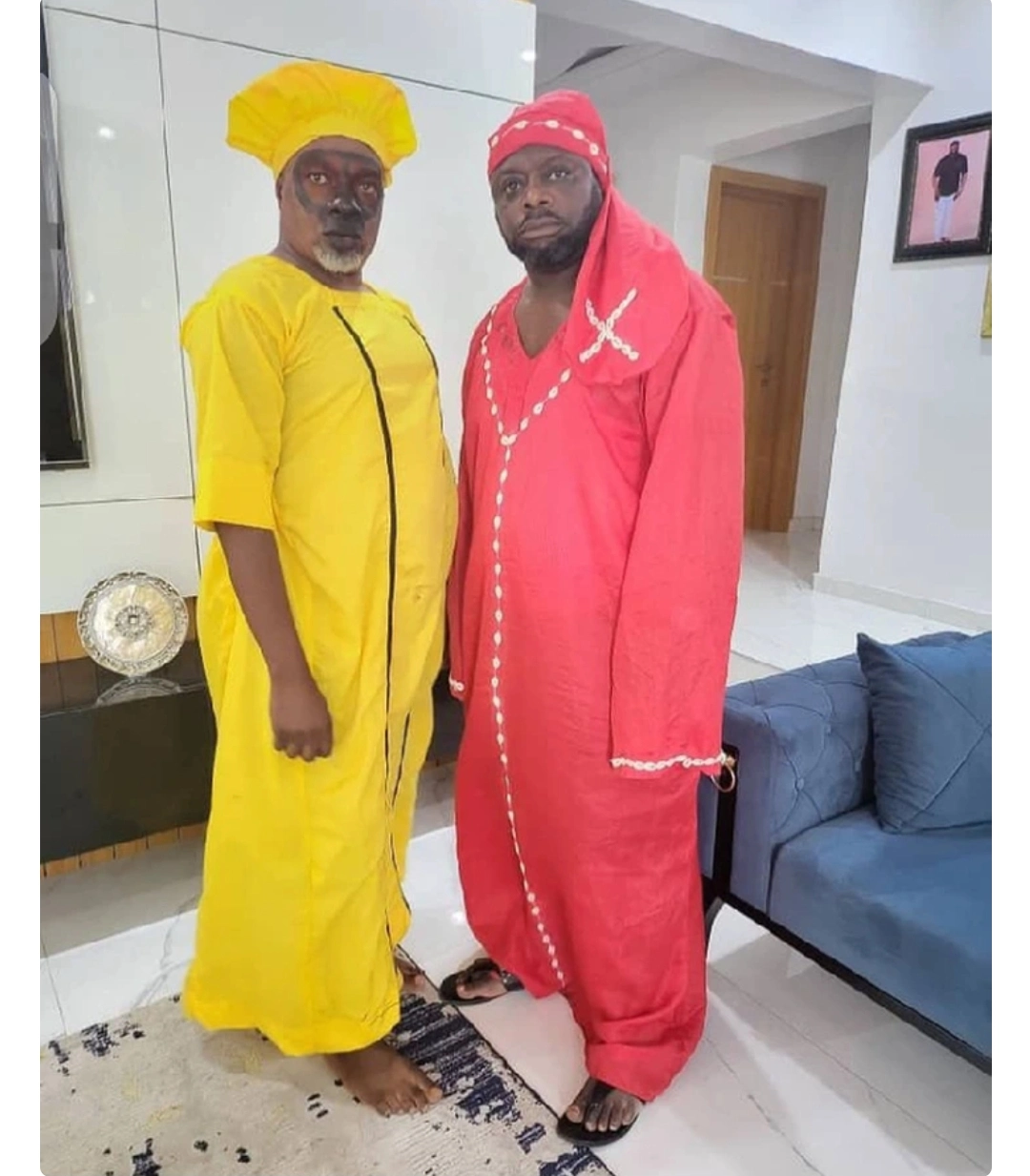 Actor, Muka Ray Drops Amazing Costumes Pictures With Veteran Actor, Olaiya Igwe On Movie Set