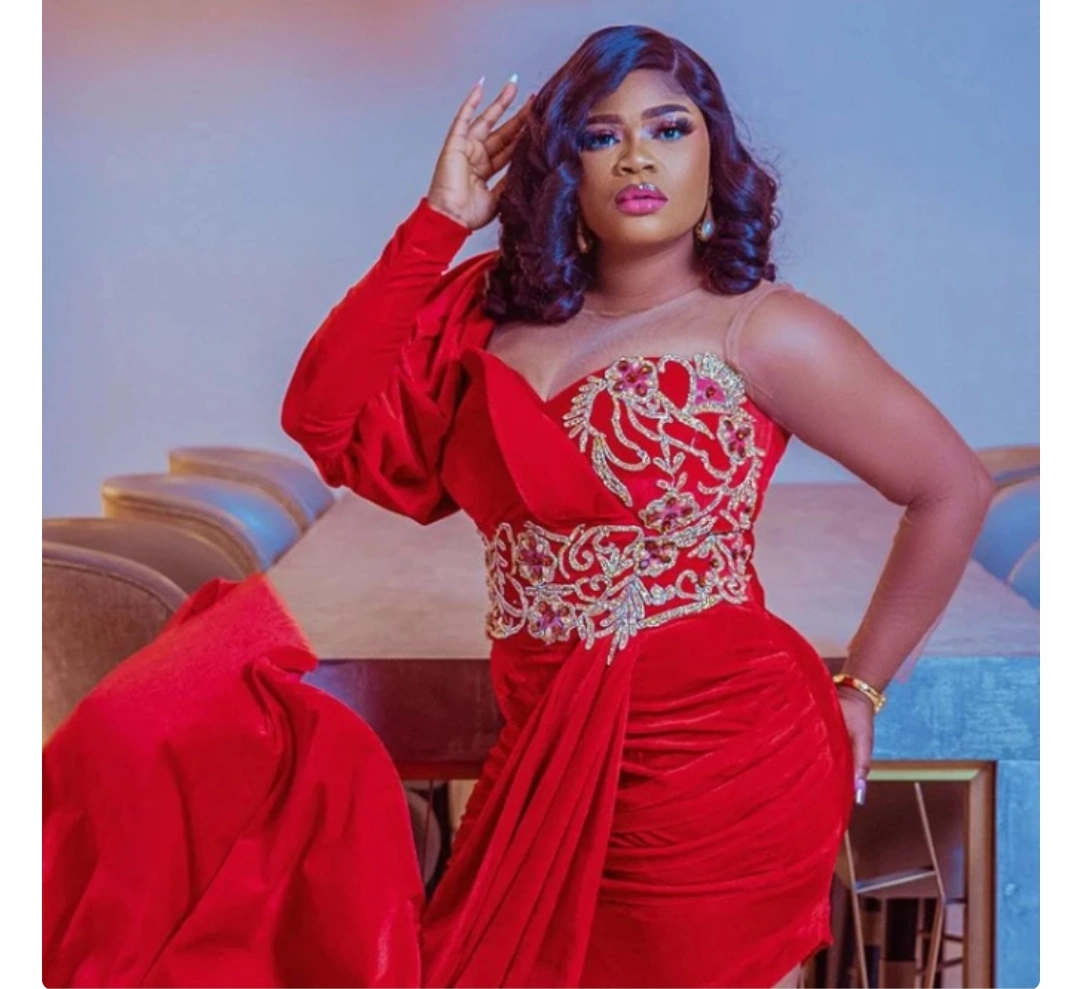 "Passion Brings Obsession" - Eniola Ajao Says As She Flaunts Her Glamour (Photos)