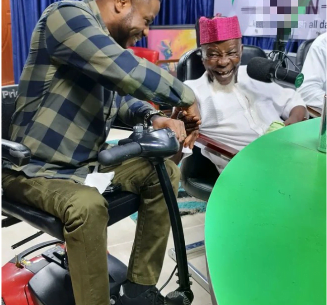 Yinka Ayefele Celebrates Nollywood Legend, Charles Olumo At His 98th Birthday (Photos)