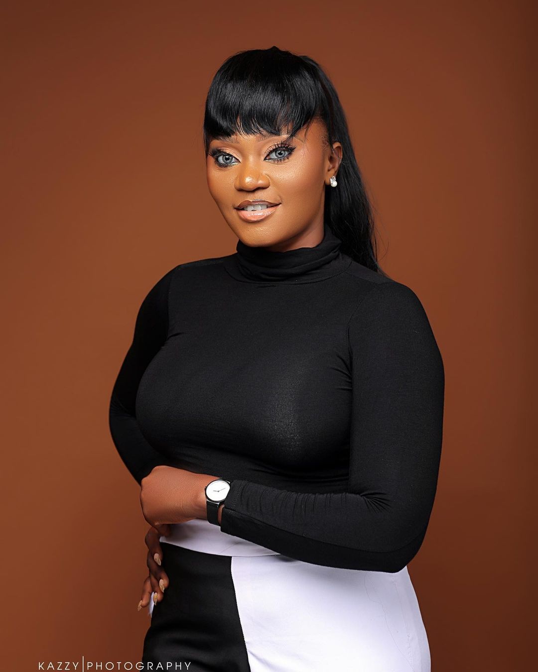 Fast Rising Actress Mimisola Daniels Shares Sultry Photo Of Herself As She Celebrate Her Birthday Today