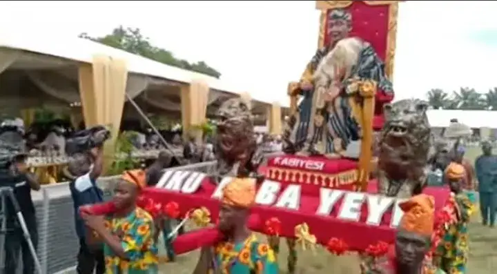 Reaction As Alaafin Of Oyo’s ‘Appearance’ Surface At His Celebration Of Life, Sparks Reactions (Photos And Video)