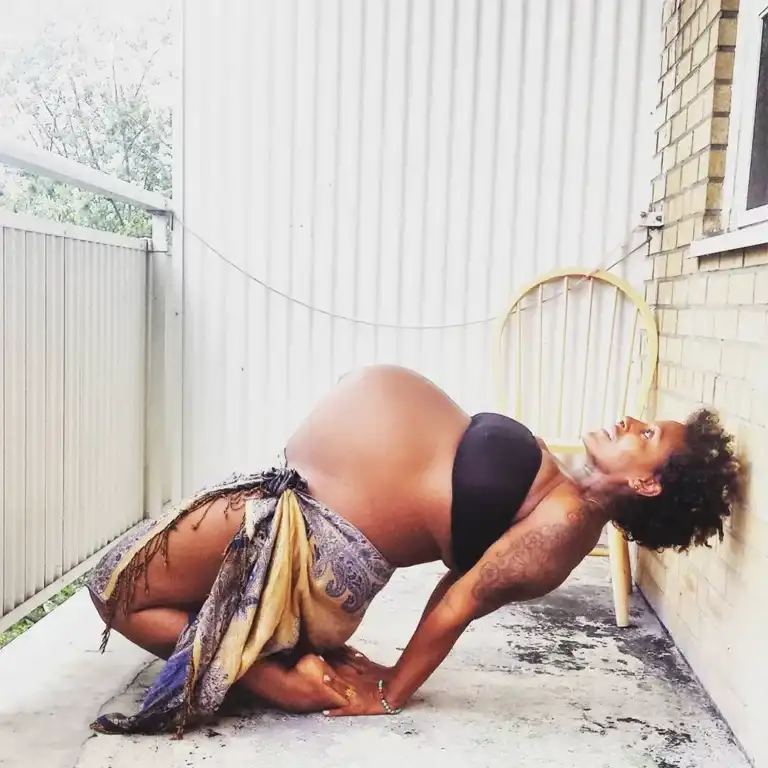 A Heavily Pregnant Woman Stir Reaction As She Does Mind-Blowing Yoga Exercise (Video)