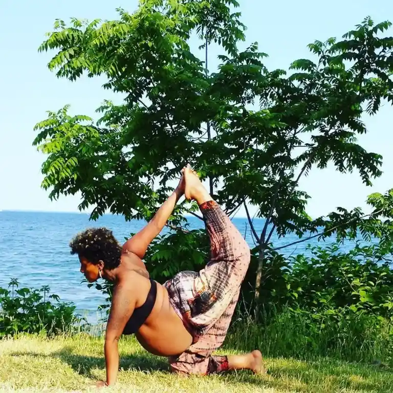 A Heavily Pregnant Woman Stir Reaction As She Does Mind-Blowing Yoga Exercise (Video)