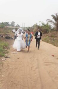 Bride runs away from church after discovering that groom does not work for oil company (Video)