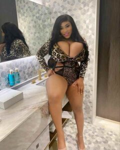 “Do You Love What You See” Lady Causes Mixed Reactions As She Flaunts Her Curves