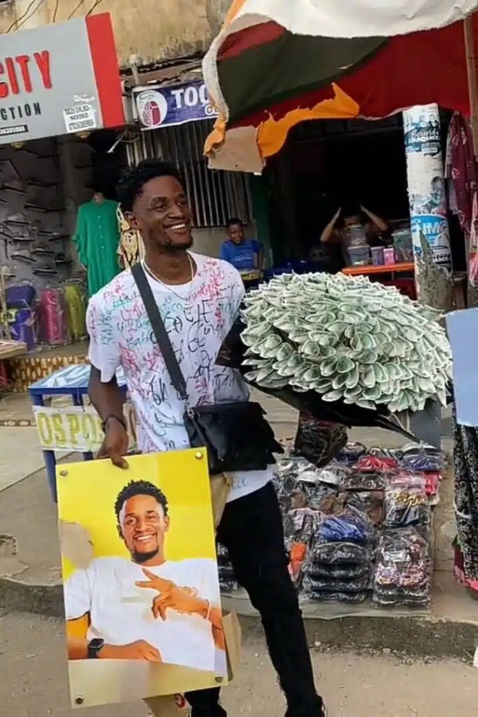 “Guy learn from this, na boyfriend wey deposit dey withdraw” – Man receives surprise package from girlfriend on his graduation day