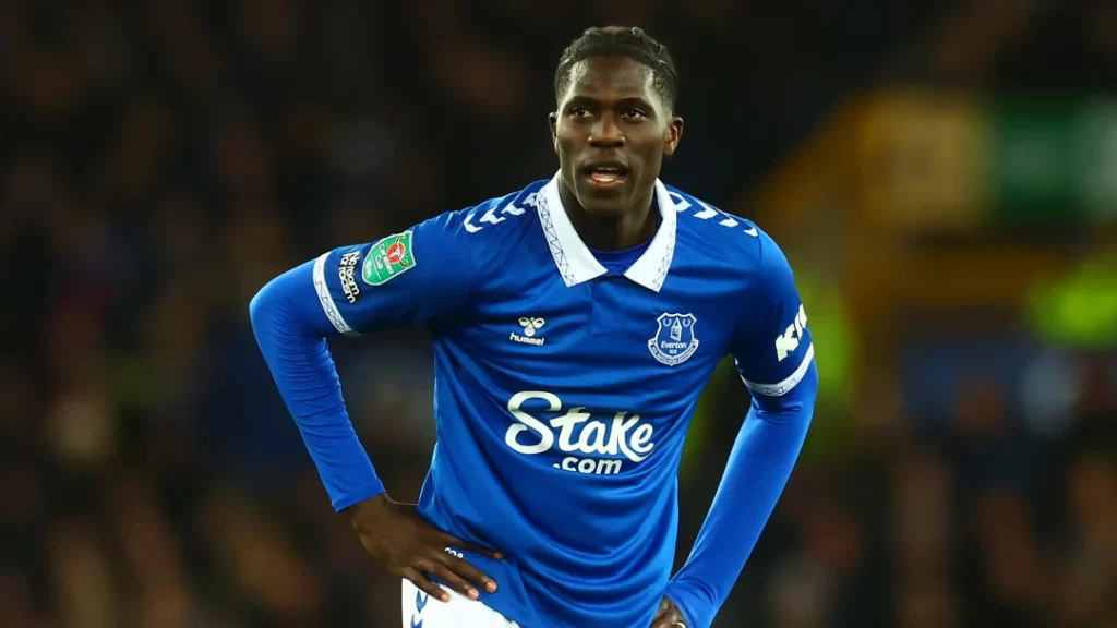 The reasons Arsenal is interested in acquiring Amadou Onana from Everton.